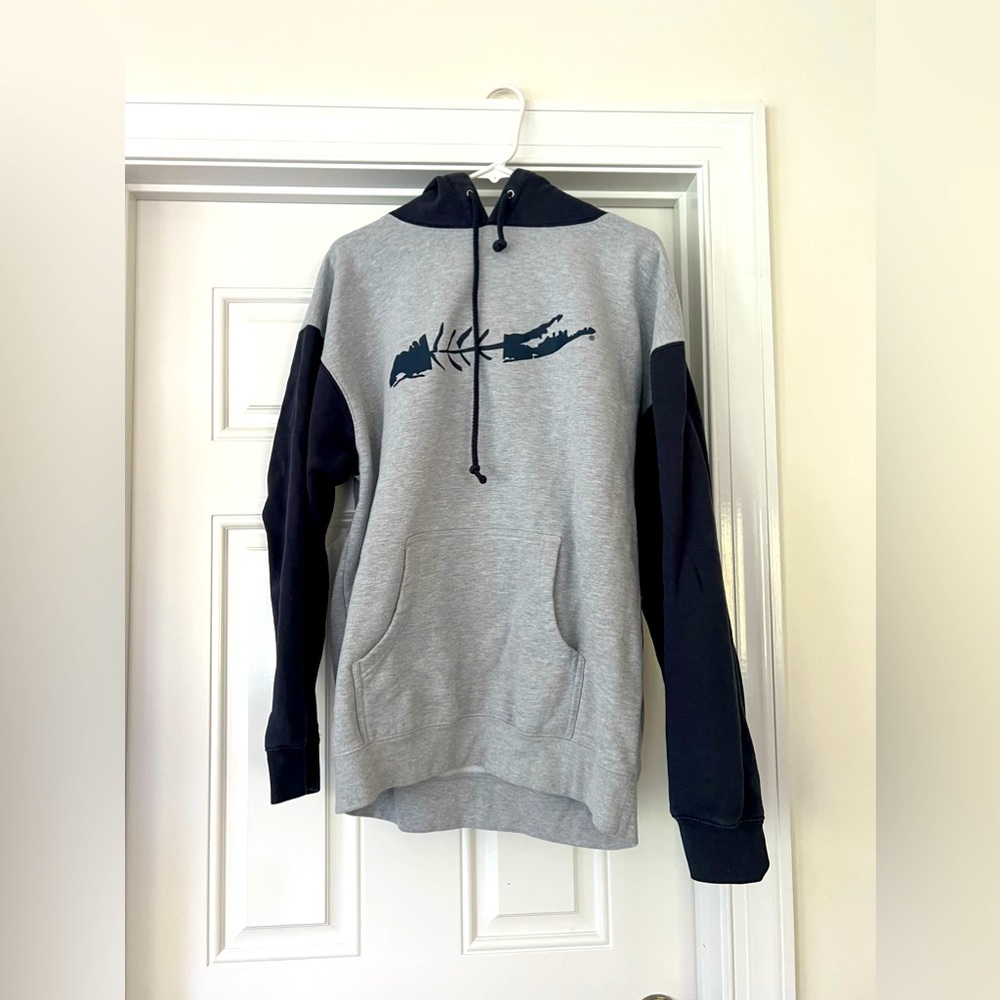 Men’s XL Carleton hoodie
